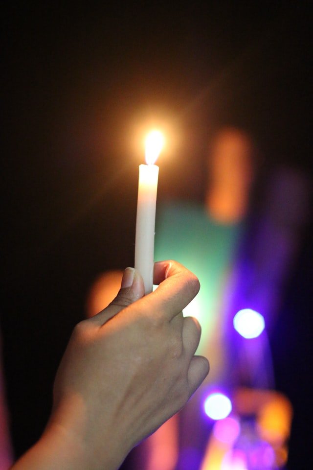The Significance of Vigil Candles in Modern Society – Vanpoulles